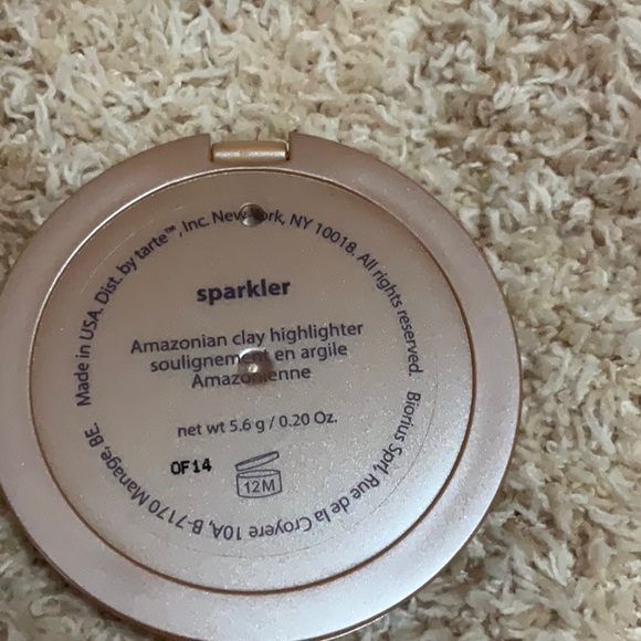 Tarte Amazonian clay 12 hour highlighter in Sparkler highlight. - Picture 3 of 4